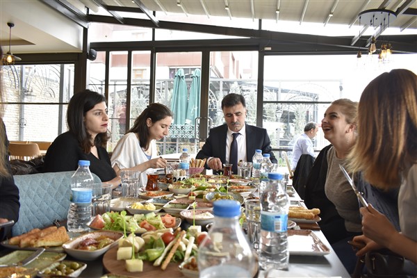 8 Mart Dünya Emekçi Kadınlar Günü’nde geleneksel hale getirdiğimiz organizasyonda Kadın meslektaşlarımızla bir araya geldik. 